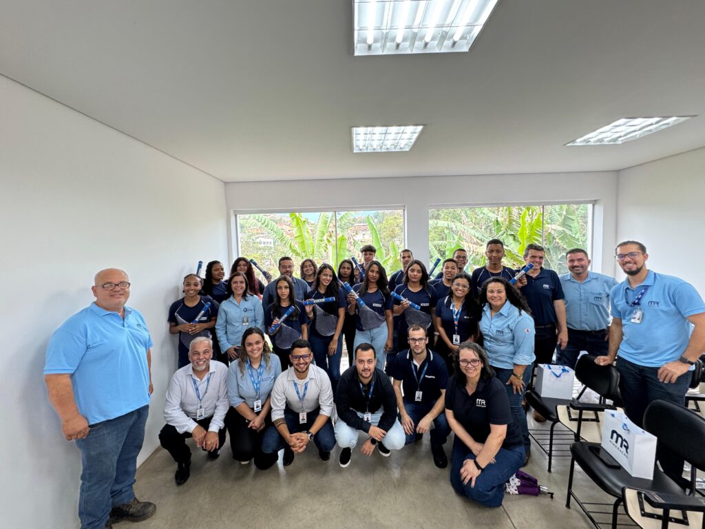 Pais destacam desenvolvimento dos filhos após formatura do Menor Aprendiz