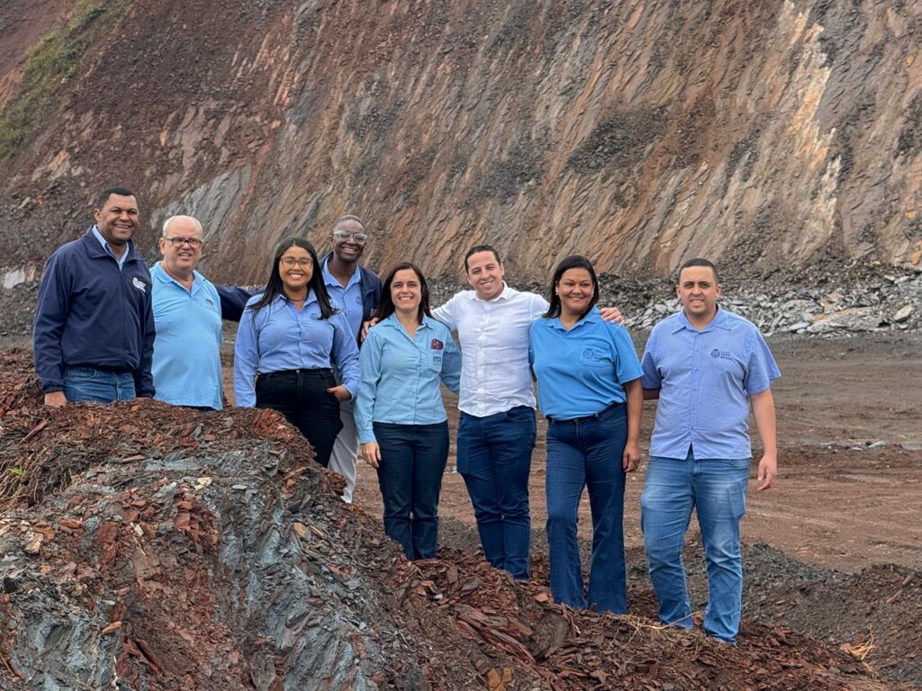 Prefeito e vice-prefeita de Santa Bárbara e secretário de Cultura de Barão visitam a mina do Baú