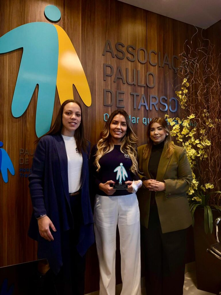 MR recebe Troféu Embaixador do SUS por apoio a projeto de saúde inclusiva
